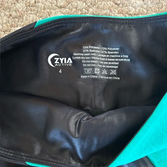 Excellent condition size 4 Zyia leggings - Picture 2 of 2